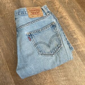 LEVIS | Y2K 550 Relaxed Fit Light Wash Jeans